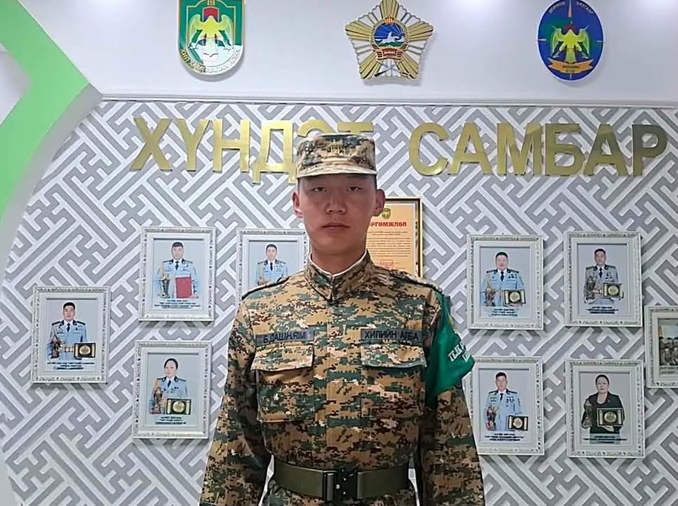 Дорнодын хилчин байлдагч галын аюулаас нэг өрхийг аварчээ Дорнодын хилчин байлдагч галын аюулаас нэг өрхийг аварчээ