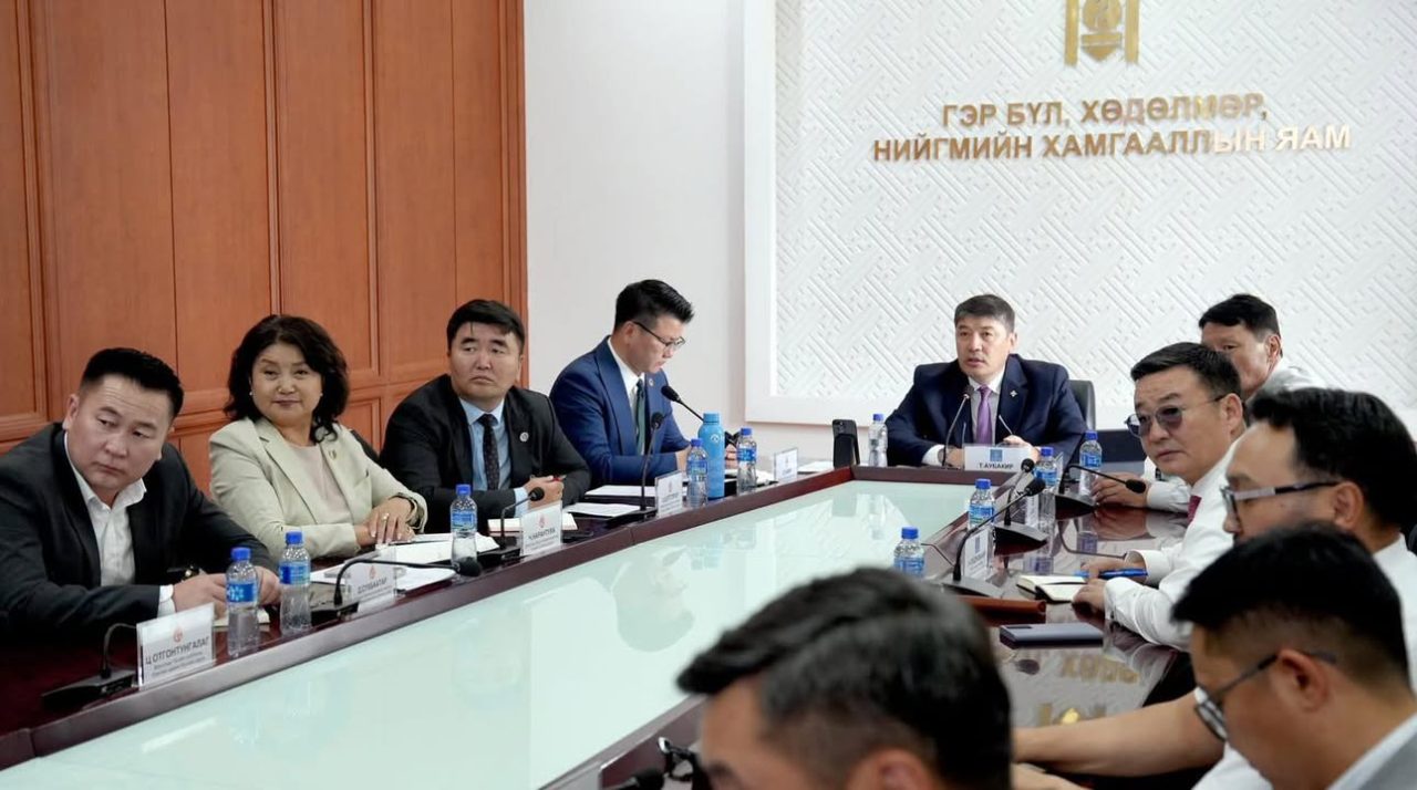 Хөдөлмөрийн хөлсний доод хэмжээг нэг сая төгрөг болгохоор шийдвэрлэлээ Хөдөлмөрийн хөлсний доод хэмжээг нэг сая төгрөг болгохоор шийдвэрлэлээ