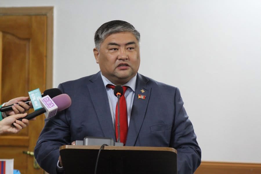 Дархан-Уулд төрийн албан хаагчдад хүүхдээ сургуульд хүргэхэд чөлөө олгоно Дархан-Уулд төрийн албан хаагчдад хүүхдээ сургуульд хүргэхэд чөлөө олгоно
